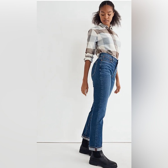 The Petite High-Rise Slim Boyjean in Twyford Wash 27 P - Picture 2 of 8